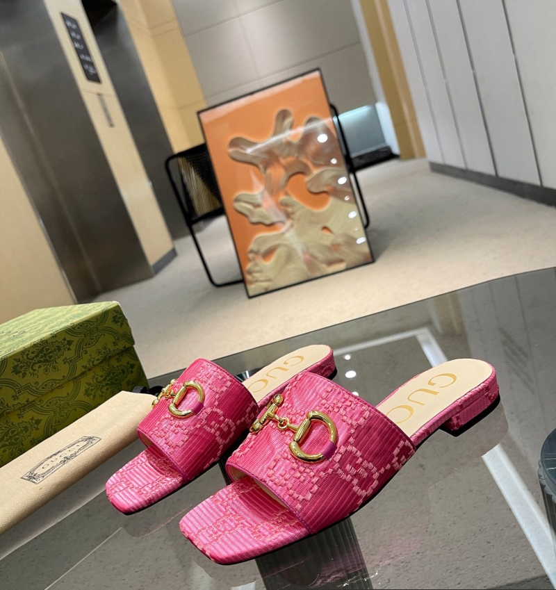 G*u*i slippers